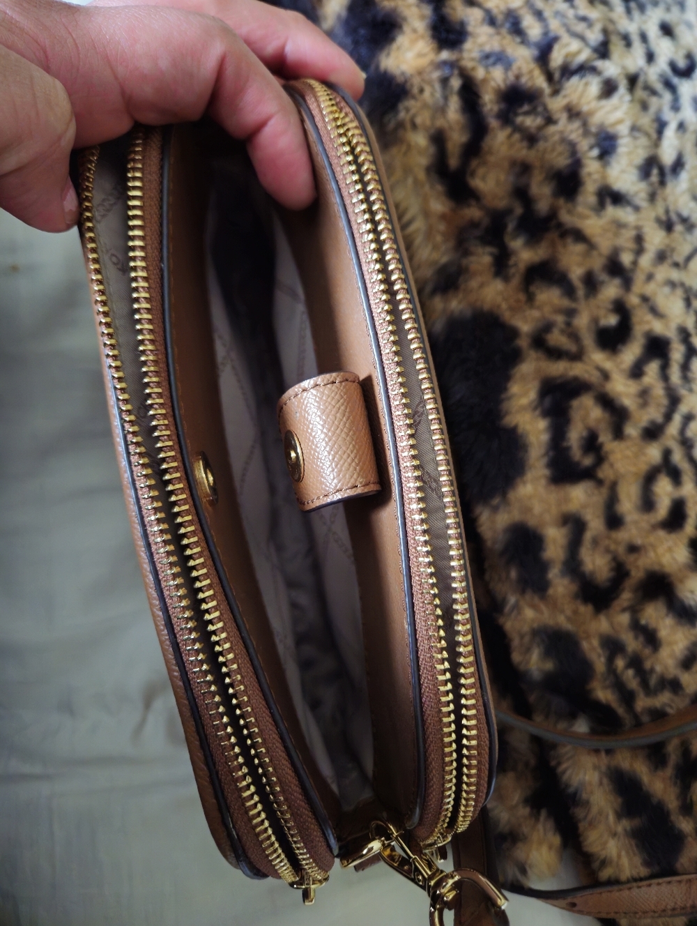 Michael Kors Crossbody Houston Large Crossgrain Leather Double-Zip Crossbody Bag - Picture 5 of 9
